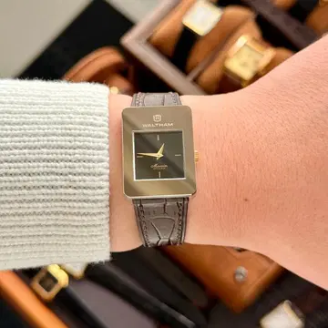 빈티지 WALTHAM 수동 와인딩 블랙 다이얼 탱크 1980년대