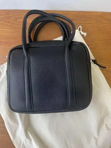 Aeta 스퀘어 보스턴 롱 핸들 백 블랙