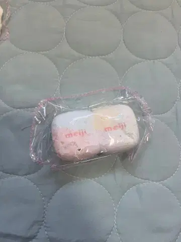 meiji 화이트 핑크 직사각형 스퀴즈