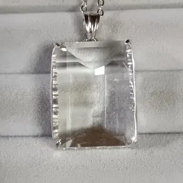 본 수정 에메랄드 컷 펜던트