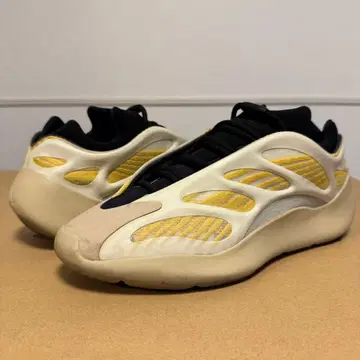 yeezy 700 v3