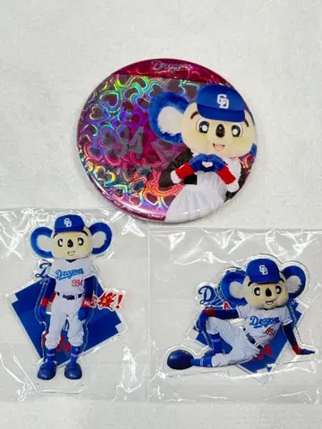 주니치 드래곤즈 도아라 아크릴 스탠드 2개 세트 & 캔뱃지