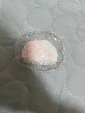 원형 핑크 화이트 스퀴즈