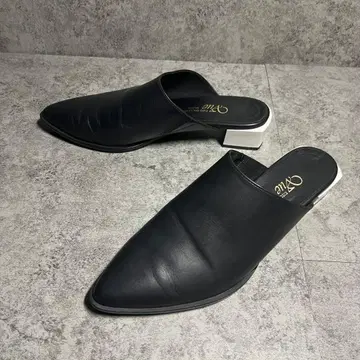 EIZO 블랙 천연 가죽 가죽 스틸레토 샌들 뮬 23.5