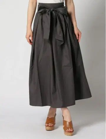 BOX 턱 롱 스커트 미스티우먼 프리 사이즈 차콜