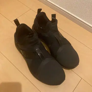 PUMA 블랙 스니커즈 SOFTFOAM 27.5