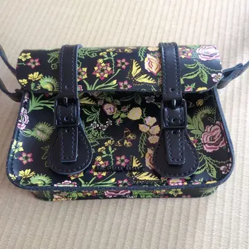 Dr. Martens 플로럴 숄더백