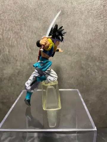 드래곤볼 피규어 검을 든 캐릭터