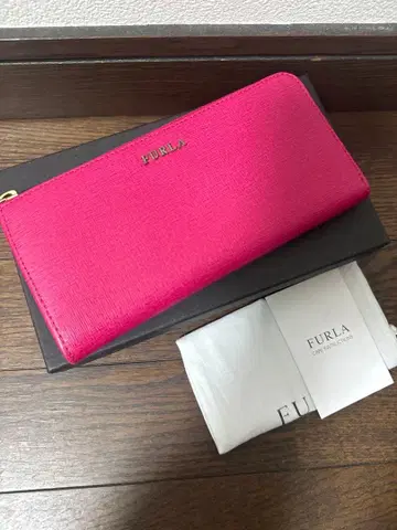 새상품급 FURLA 핑크 장지갑 지갑 훌라