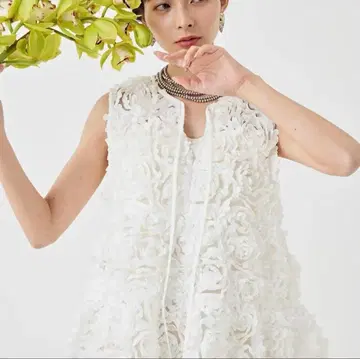 TORRAZZO DONNA 플로럴 시어 프릴 상의 시키나상 콜라보