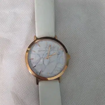 크리스찬 폴 아날로그 시계 화이트 가죽