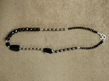 요시에 이나바 블랙 비즈 목걸이