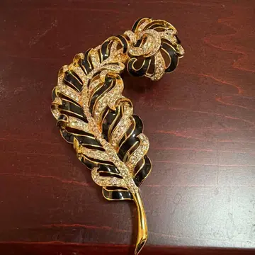 니나리치 엘레강트한 잎사귀 디자인 브로치