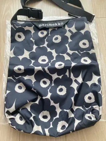 세일 마리메꼬 Neat Crossbody Unikko M 숄더백