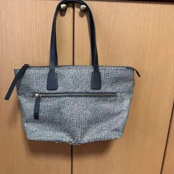 볼보네제 토트백