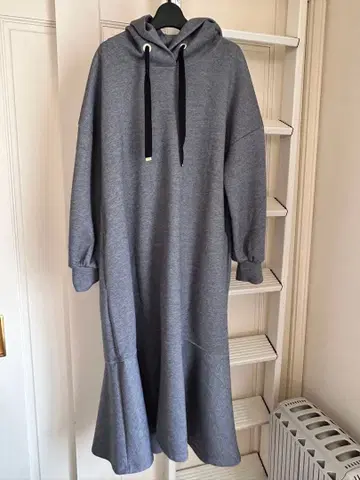 DESIGNWORKS 아바하우스 후드 부착 그레이 긴팔 원피스 F