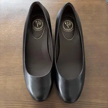 새상품 YOSUKE 요스케 천연 가죽 펌프스 US37 블랙 23.5cm