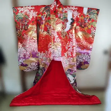 비상학 및 고쇼구루마, 길상 꽃무늬 이로 우치카케