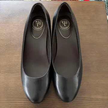 새상품급 YOSUKE 요스케 블랙 가죽 펌프스 US38/24.0