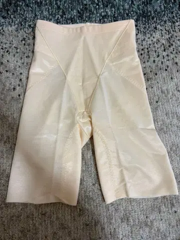 FOUR SIS & CO. 베이지 브라이덜 이너 거들