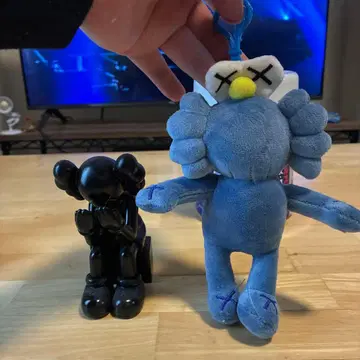 Kaws 봉제 인형 키링과 피규어 세트