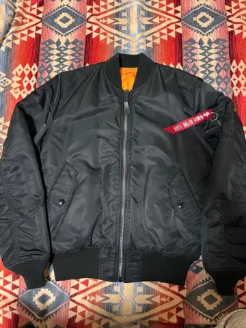 Alpha MA-1 블랙 플라이트 자켓