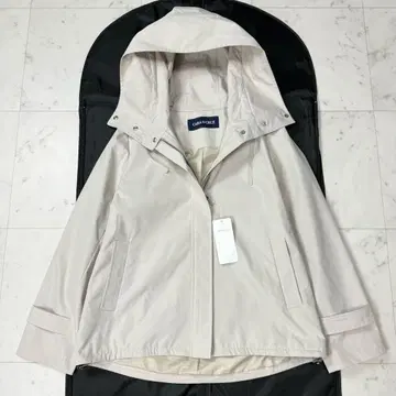 새상품 캐릭터 오쿨루스 레리안 마운틴 파카 베이지 계열 사이즈 9