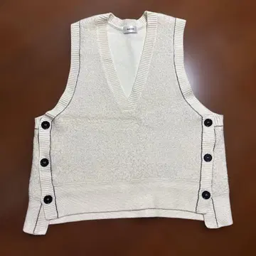 machatt 사이드 버튼 니트 베스트 아이보리