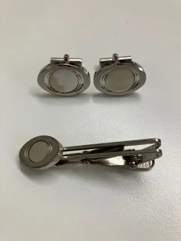 실버 넥타이핀과 커프스 단추 세트 T.2081