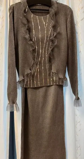 SPECCHIO 스페치오 프릴 앙상블 그레이