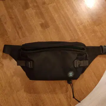 Crumpler 버킷형 바디백