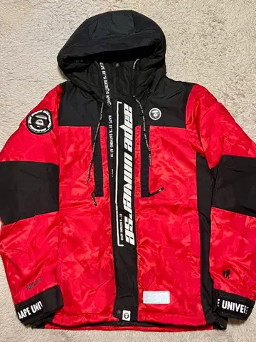 Aape 레드/블랙 후드 부착 다운 자켓