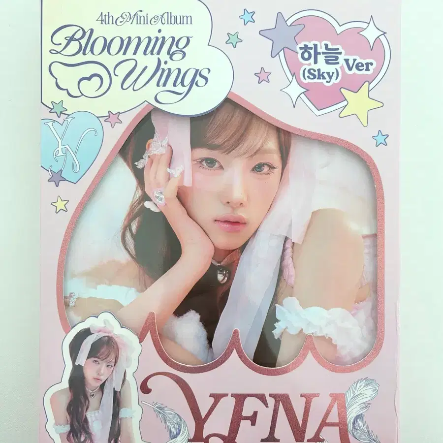 Choi Yena Smiley Behind Book sealed Yena smiley behind book