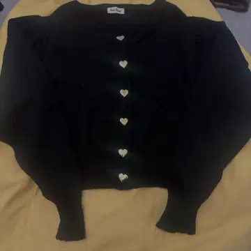 Treat Urself 하트 버튼 가디건 블랙