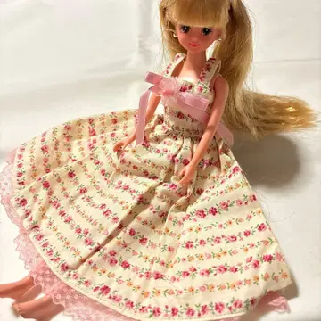 제니 인형 꽃무늬 드레스 포함 타카라