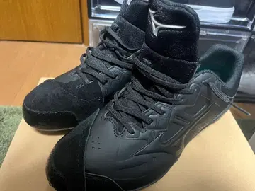 Mizuno 블랙 스파이크 슈즈