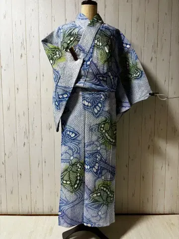 나비 패턴의 아리마츠/나루미 시보리 유카타 m4487