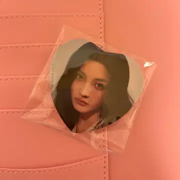 ILLIT 이로하 스이파라 캔뱃지