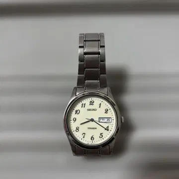 SEIKO TITANIUM 7N04-9090