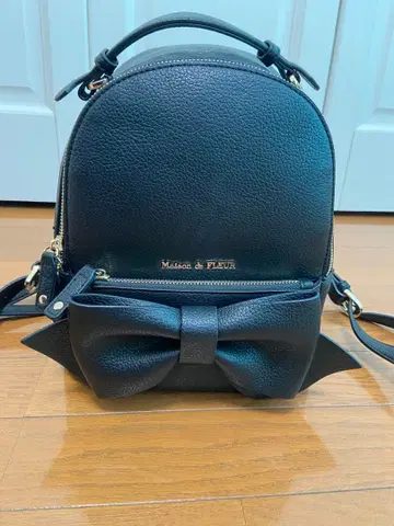 Maison de FLEUR 리본 포함 블랙 백팩