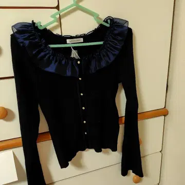 natural couture 네이비 프릴 니트