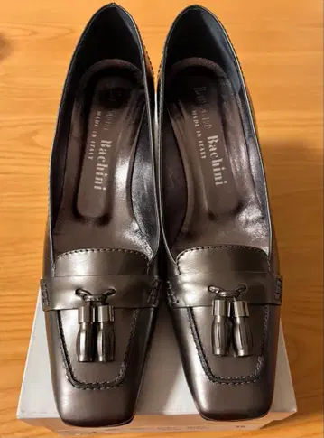 로리아노 바키니의 태슬 장식 웨지솔