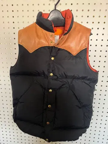 록키 마운틴 페더베드 x BEAMS 다운 베스트 38