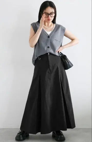 [택 포함 새상품] 박스 플리츠 치노 스커트