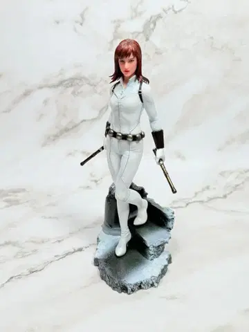 코토부키야 ARTFX Premiere 블랙 위도우 (화이트 수트)