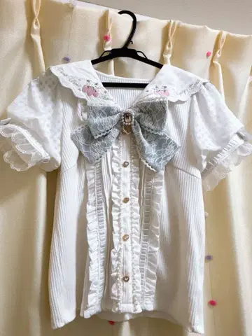 LIZLISA 스트로베리 자수 세일러 리브 블라우스 블루