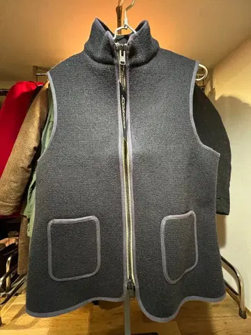 CORONA 플리스 베스트 S 다크 그레이 피스타치오