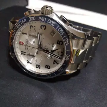 빅토리녹스 크로노그래프 손목시계 파란색 베젤