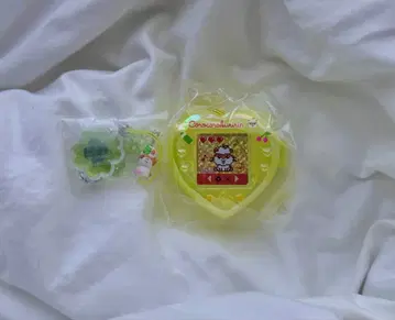 코로코로쿠리린 산리오 게임기풍 참 클로버 스트랩 모음