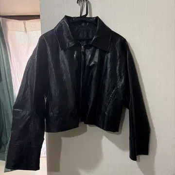 블랙 페이크 레더 크롭 자켓 F 사이즈